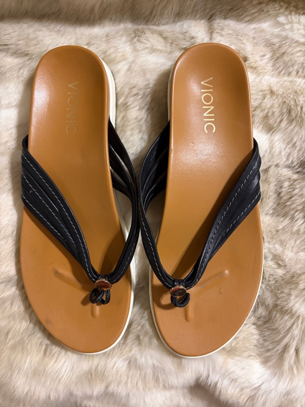 Vionic Catalina Black Toe-Post Orthotic Sandals